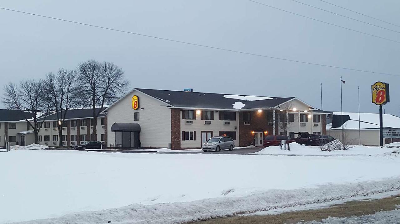 Super 8 By Wyndham Plover Stevens Point Area Buitenkant foto